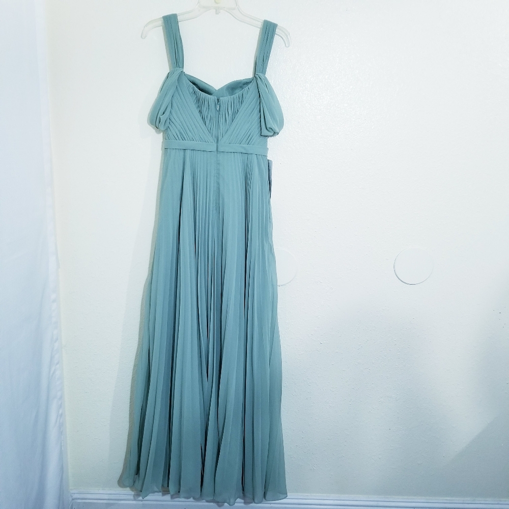 Elegant Gown With Pockets - Picture 4 of 16